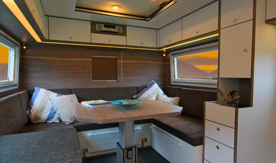 Интерьер Action Mobil Globecruiser 7500 Family 2014 года  (фото 2 из 9)